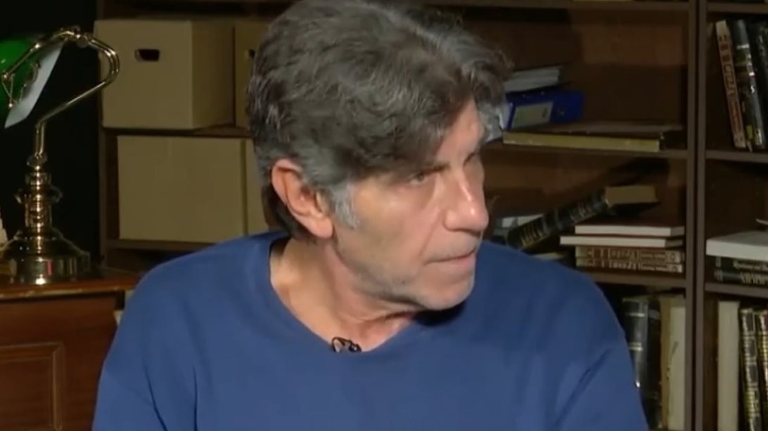 Γιάννης Μπέζος: "Φοβόμαστε τι θα γράψει ο κάθε βλαξ στο διαδίκτυο - Όλα αυτά είναι γελοία πράγματα φυσικά!"
