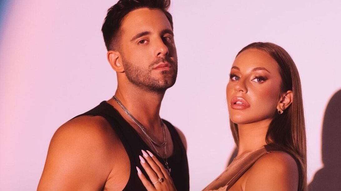 Η Ανδρομάχη και ο Γιώργος Λιβάνης ετοιμάζονται να γίνουν γονείς και τραγουδούν &quot;Δε Μας Χωρίζει Τίποτα&quot;