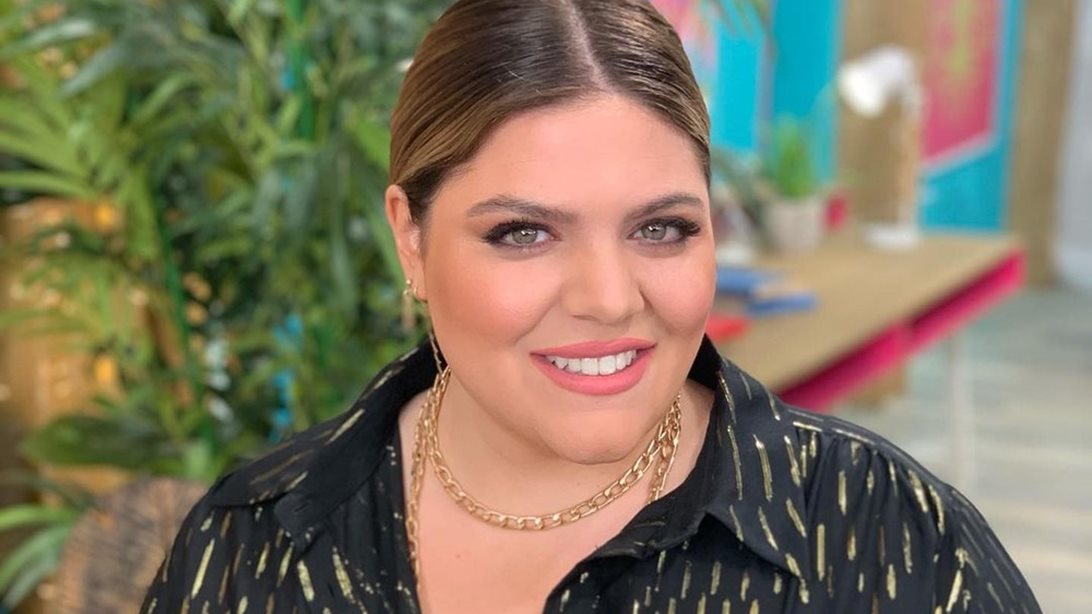 Η Δανάη Μπάρκα φόρεσε την ιδανική μπλούζα για γυναίκες με μεγάλο στήθος