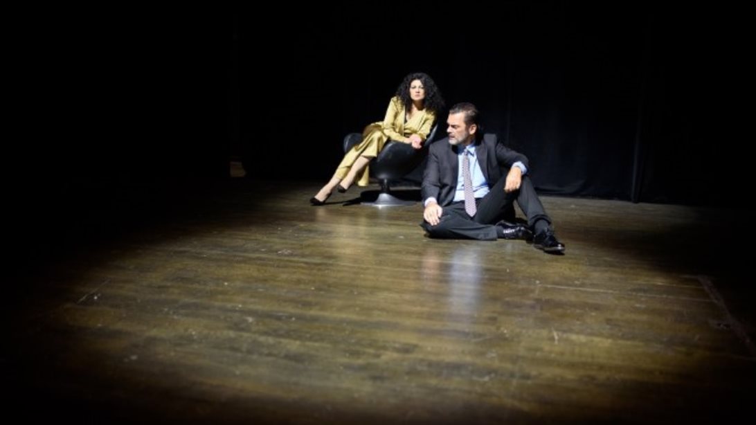 Ο Κωνσταντίνος Καζάκος και η Τάνια Τρύπη μαζί επί σκηνής! Τα πάντα για τη νέα παράσταση του Μανούσου Μανουσάκη