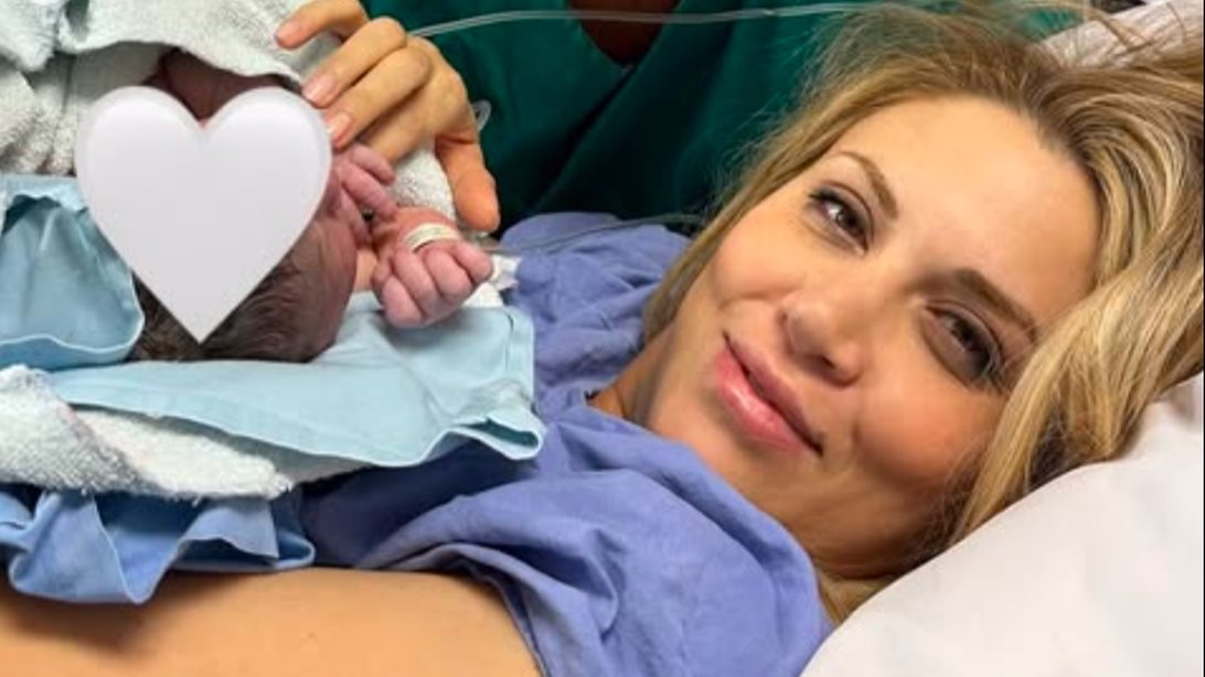 Οι πρώτες εικόνες της Φωτεινής Πετρογιάννη με τον νεογέννητο γιο της!