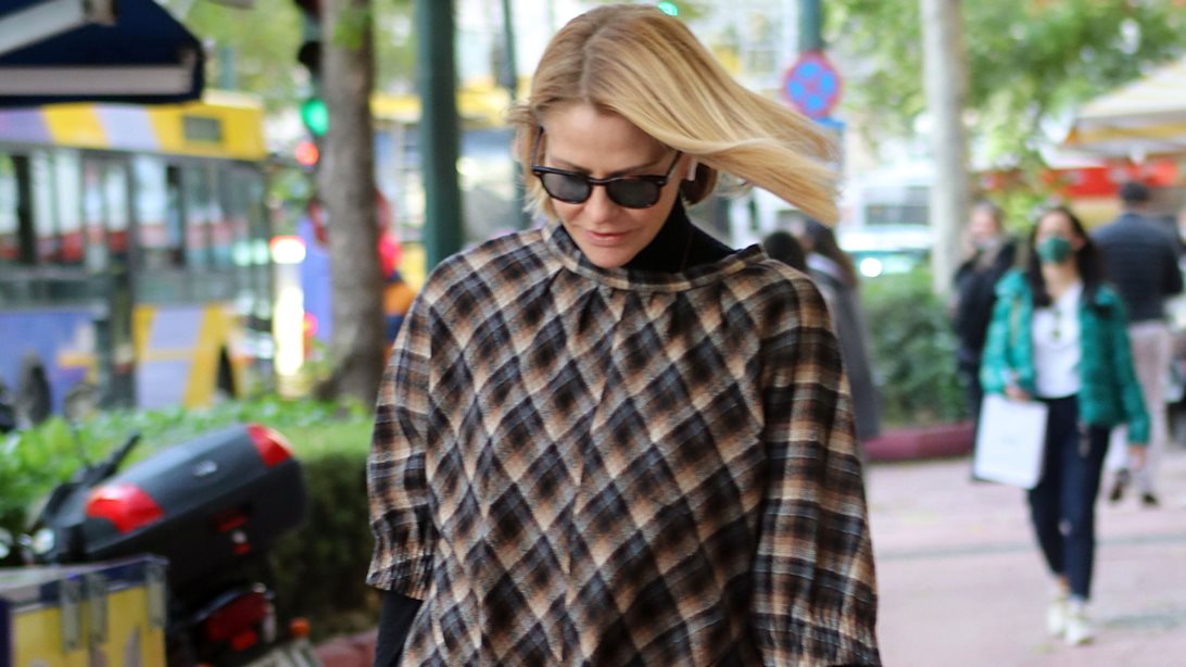 Πιο ανανεωμένη από ποτέ η Τζένη Μπαλατσινού | Το νέο χρώμα στα μαλλιά της ανήκει στις top τάσεις του χειμώνα