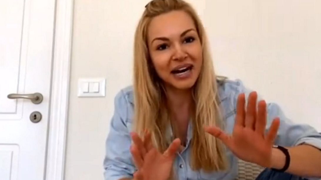 Βίκυ Κάβουρα: «Η μαμά μου είναι νοσηλεύτρια και αρρώστησε μόλις ξεκίνησε ο ιός»