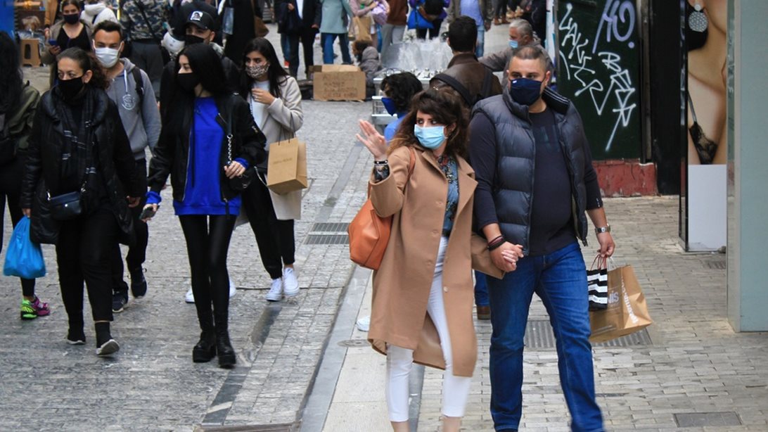 Τέλος οι μάσκες στους εξωτερικούς χώρους από το Σάββατο - Η εισήγηση των ειδικών