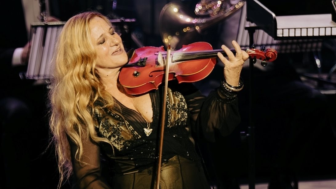 Η Ευανθία Ρεμπούτσικα έρχεται στο Θέατρο Παλλάς και &quot;Η Νύχτα Χορεύει Βαλς&quot;