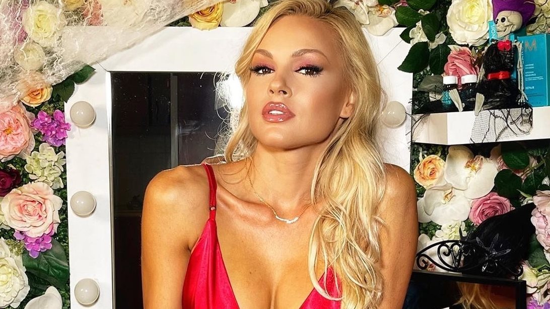 Έγκυος η Βίκυ Κάβουρα!