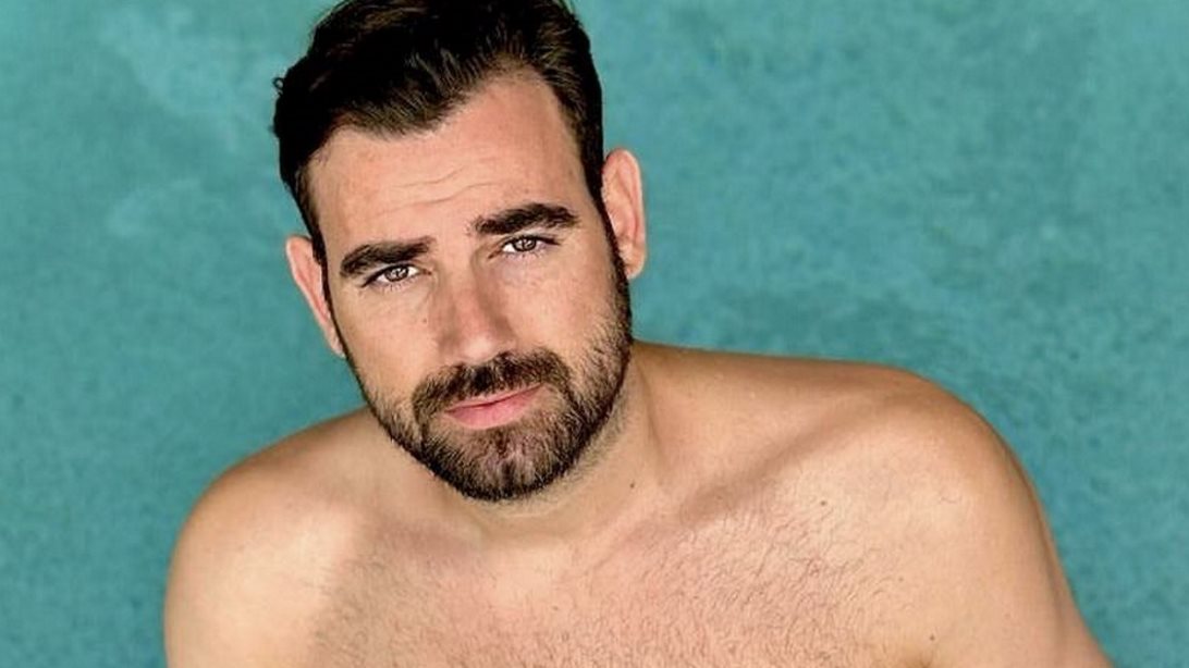 Ο Νίκος Πολυδερόπουλος σε νέο eye candy post μέσα στην πισίνα