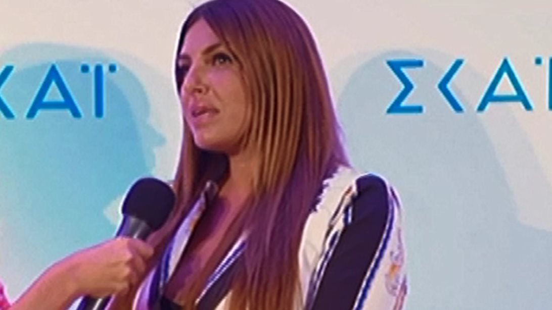 Έλενα Παπαρίζου: Η απάντηση στις φήμες περί χωρισμού με τον Καψάλη &amp; τα επικά σχόλια της Σάσας Σταμάτη on camera