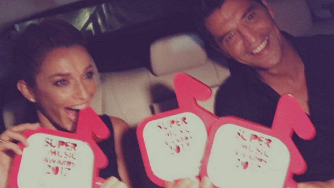 Σάκης Ρουβάς - Κάτια Ζυγούλη: Η πρώτη δημόσια εμφάνιση μετά τον γάμο τους: Η έκπληξη επί σκηνής &amp; η τρυφερή αφιέρωσή του