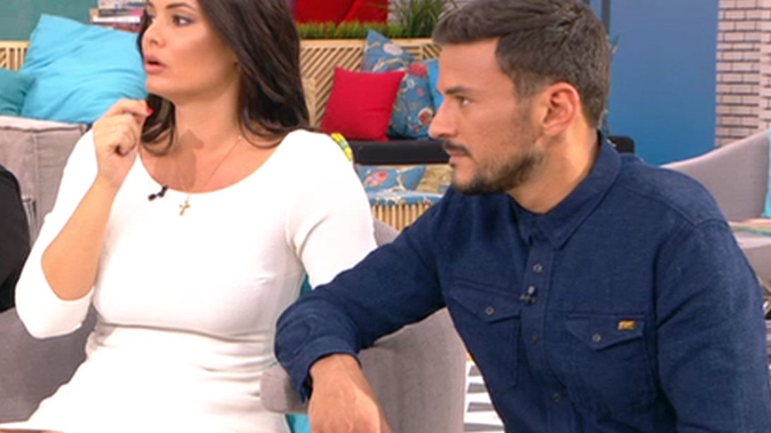 Μαρία Κορινθίου
 
: Η γνωριμία με τον Κώστα Τσουρό &amp; η συζήτηση για την κόντρα τους on air στο «Πρωινό»: Video