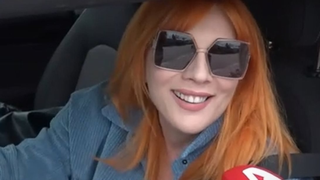 Η Σμαράγδα Καρύδη απαντά για το τηλεοπτικό της μέλλον