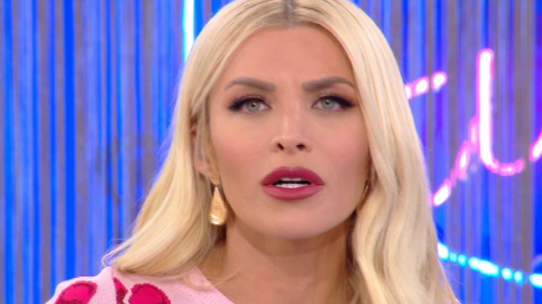 Κατερίνα Καινούργιου: Η σκληρή απάντηση στον Βαγγέλη Περρή: «Ο κόσμος με έχει επιλέξει, παρόλο που έχω υαλουρονικό στα χείλη μου»