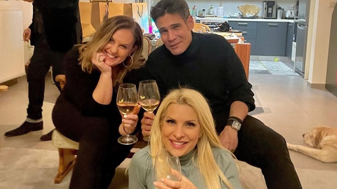 Βραδινή έξοδος για την Ελένη Μενεγάκη | Η φωτογραφία με Ουγγαρέζο και Γελαλή