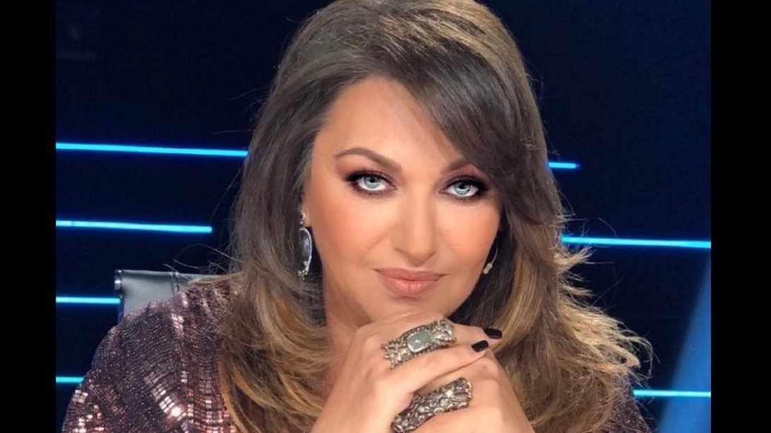 Καίτη Γαρμπή | Ποιος διάσημος σχεδιαστής υπέγραψε το λαμπερό της look στο House of Fame;