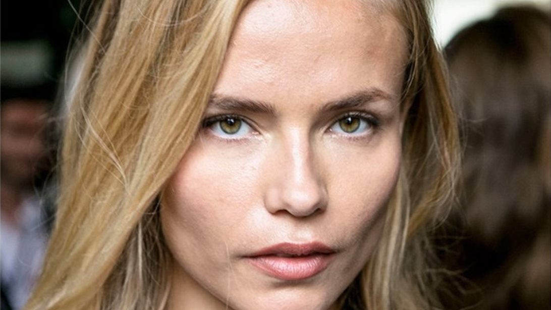 Ιδού ποια χωρίστρα μαλλιών σου ταιριάζει ανάλογα με το σχήμα προσώπου σου
: Ο πιο γρήγορος τρόπος να ανανεώσεις το χτένισμα σου
