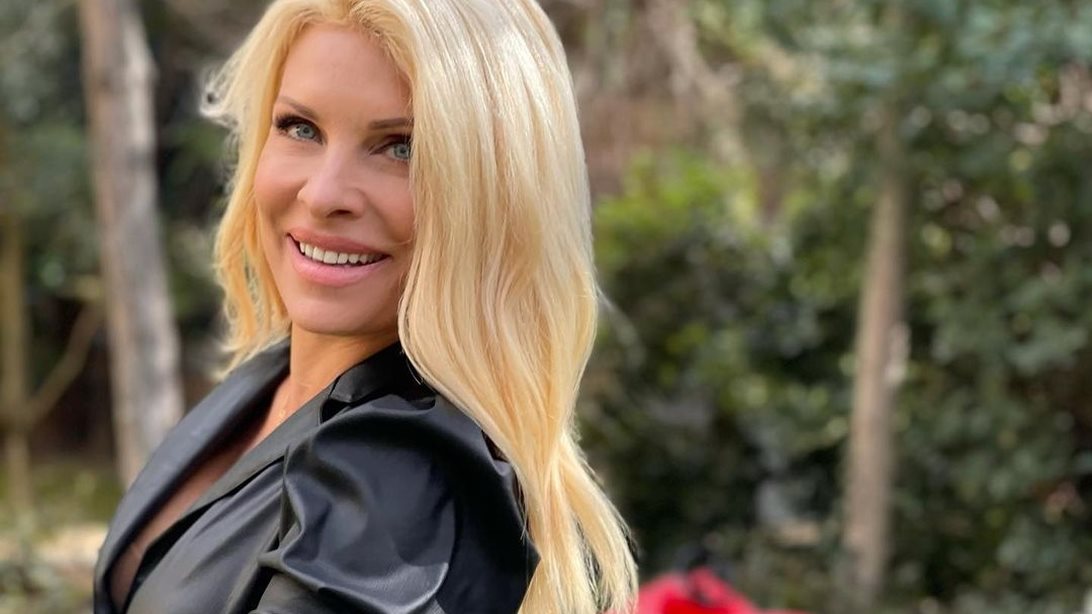 Η Ελένη Μενεγάκη στην κεντρική αγορά για τα θαλασσινά της Καθαράς Δευτέρας