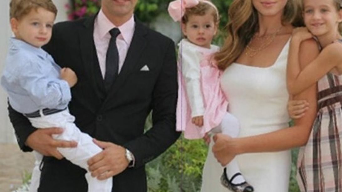 Σάκης Ρουβάς: Το συμβολικό post στα social media για τη γέννηση του τέταρτου παιδιού του