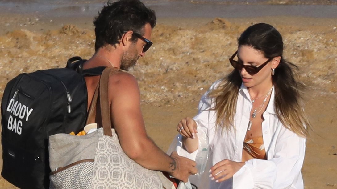 Φίλιππος Μιχόπουλος- Αθηνά Οικονομάκου | Οικογενειακές στιγμές στη Μύκονο