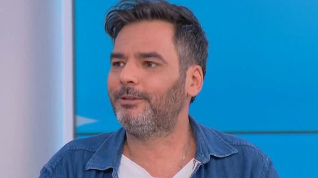 Ο Γιώργος Καρτελιάς για όλα | Οι συγνώμες που δεν άκουσε, τα νούμερα τηλεθέασης και η σχέση του με την Ελίνα Παπίλα