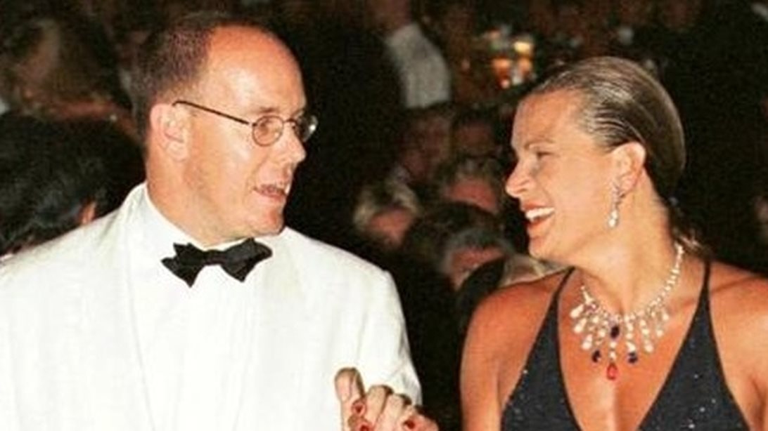 Κιτς και κακογουστιά στο Μονακό: Ο Αλβέρτος, η Στεφανί, οι κόρες της και οι καθόλου σικ εμφανίσεις τους