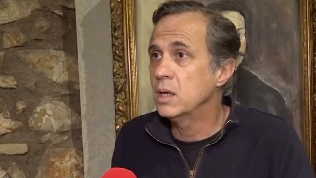 Σπύρος Πούλης: &quot;Μια φορά κάποιος είχε χάσει τον σκύλο του και ανέβηκε στη σκηνή για να τον ψάξει&quot;