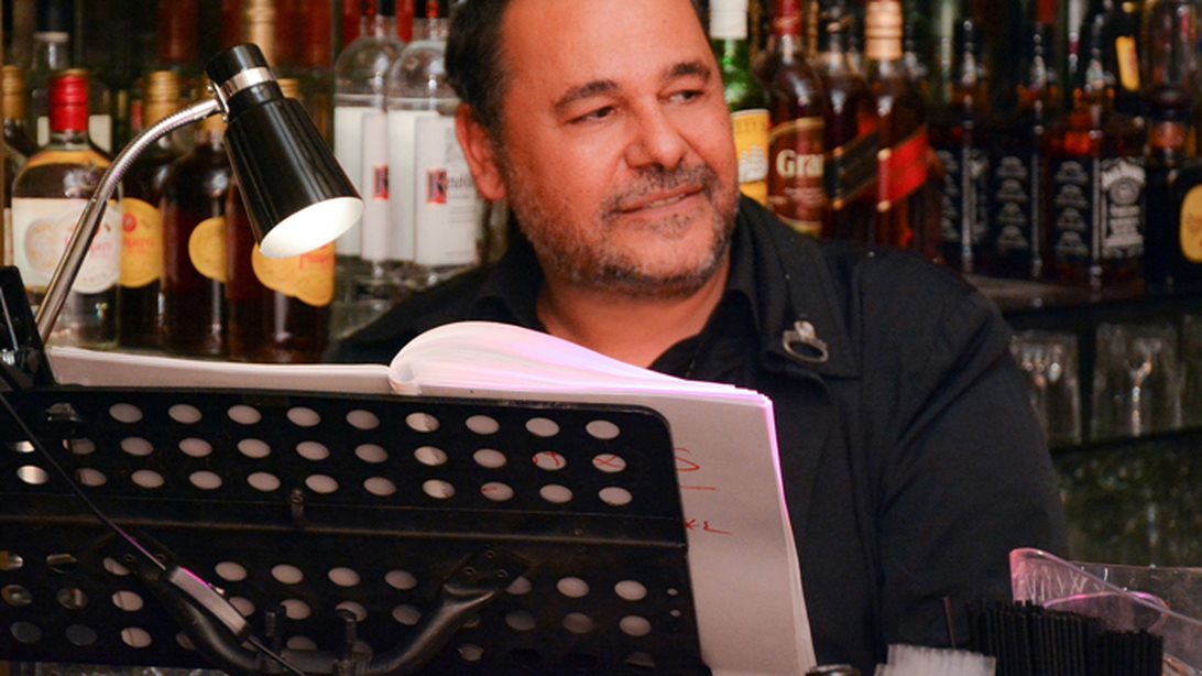 Room Service, πλιζ: Δείτε τις πρώτες εικόνες από τη νέα σειρά του Αλέξανδρου Ρήγα με τους πρωταγωνιστές!