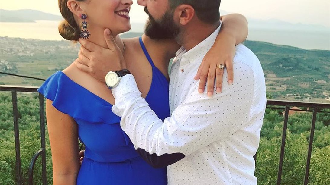 Κλέλια Πανταζή 
: Φωτογραφίζεται με φουσκωμένη κοιλίτσα στον έκτο μήνα της εγκυμοσύνης της