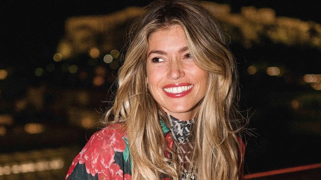 Κομψή στα χιόνια | Η Βάσια Κωσταρά παραδίδει μαθήματα στιλ, υιοθετώντας την τάση του Après-Ski