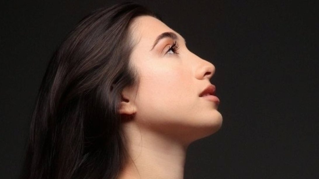 Η Κατερίνα έσπασε το φράγμα του 1 εκατομμυρίου τραγουδώντας "Ακούστε τι μου λέει"