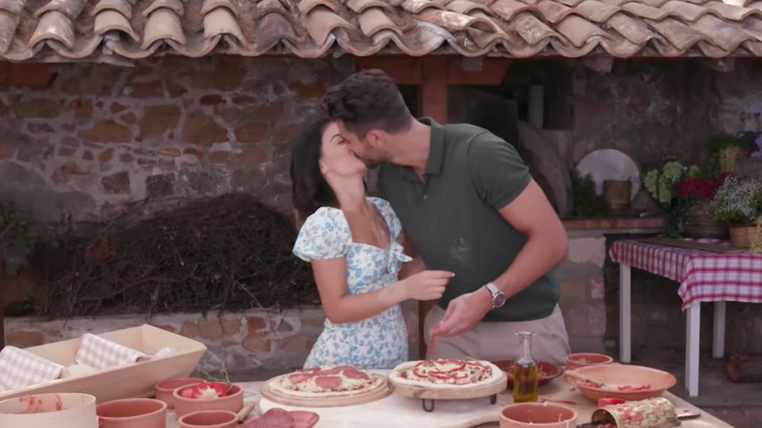 The Bachelor: Παναγιώτης και Αντζελίνα σε επαφές... ακατάλληλες για ανηλίκους! Δείτε το video