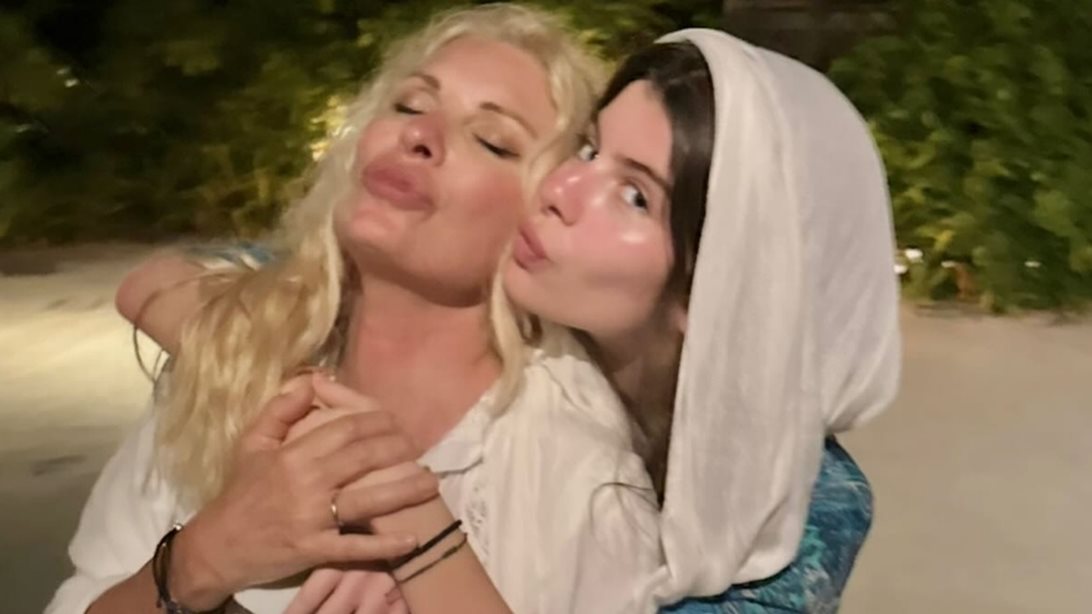 Η Βαλέρια Λάτσιου έγινε 18! Η πρώτη φωτογραφία με την Ελένη Μενεγάκη μετά από χρόνια