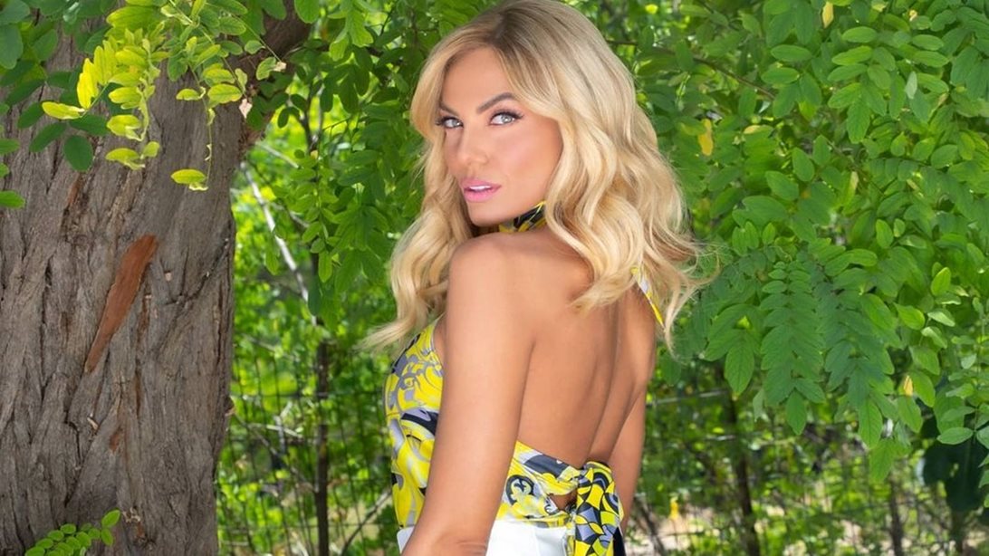 5 Ελληνίδες celebrities σού δείχνουν τους πιο κομψούς συνδυασμούς με λευκό παντελόνι