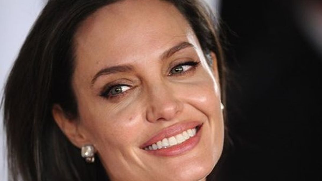 Angelina Jolie
: Αυτό είναι το νέο της σπίτι (βίντεο)