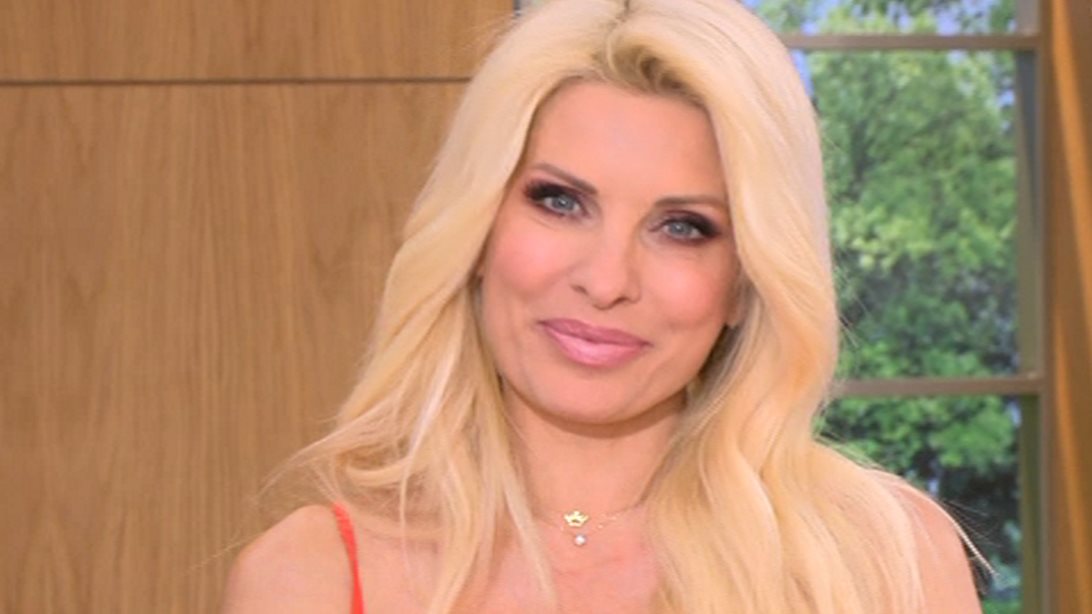 Ελένη Μενεγάκη: Αποχαιρετά τη Χάρις Αλεξίου με ένα συγκινητικό μήνυμα