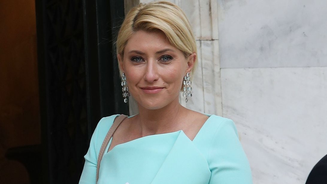 Η Σία Κοσιώνη θυμάται τις Πανελλήνιες | Δείτε την να διαβάζει με το βιβλίο