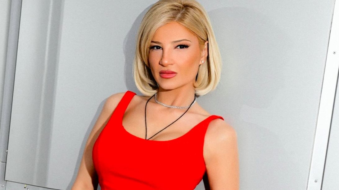 Αυτή είναι η σημερινή, διάσημη καλεσμένη της Φαίης Σκορδά