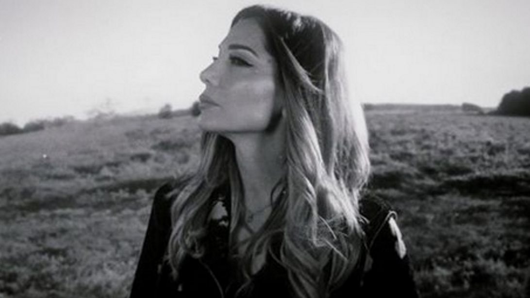 Δέσποινα Βανδή | Το νέο της τραγούδι με τίτλο &quot;Που λες&quot; &amp; το video clip μόλις κυκλοφόρησαν