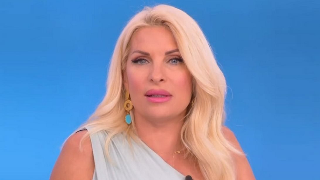 Ελένη Μενεγάκη | Ποια διάσημη τραγουδίστρια συνάντησε τυχαία σε ψαροταβέρνα την Κυριακή;