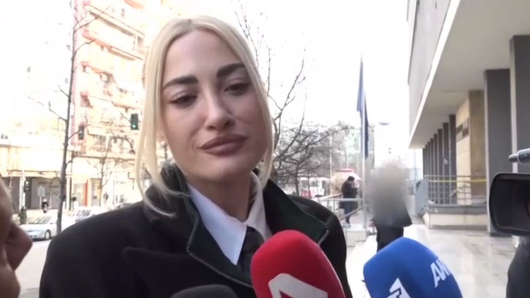 Η Ιωάννα Τούνη σε νέες δηλώσεις έξω απ' τα δικαστήρια - Η καίρια μαρτυρία της Στέλλας Πάσσαρη