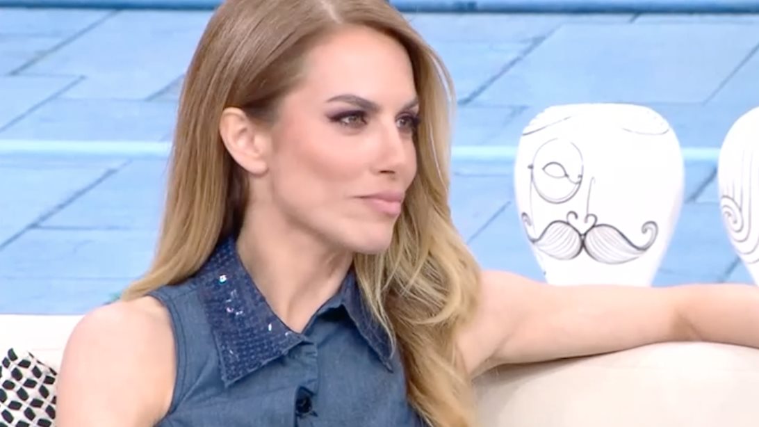 Ντορέττα Παπαδημητρίου: " Επειδή με ρωτάνε συχνά πυκνά, αναγκάζομαι και βάζω αυτήν την κασέτα"