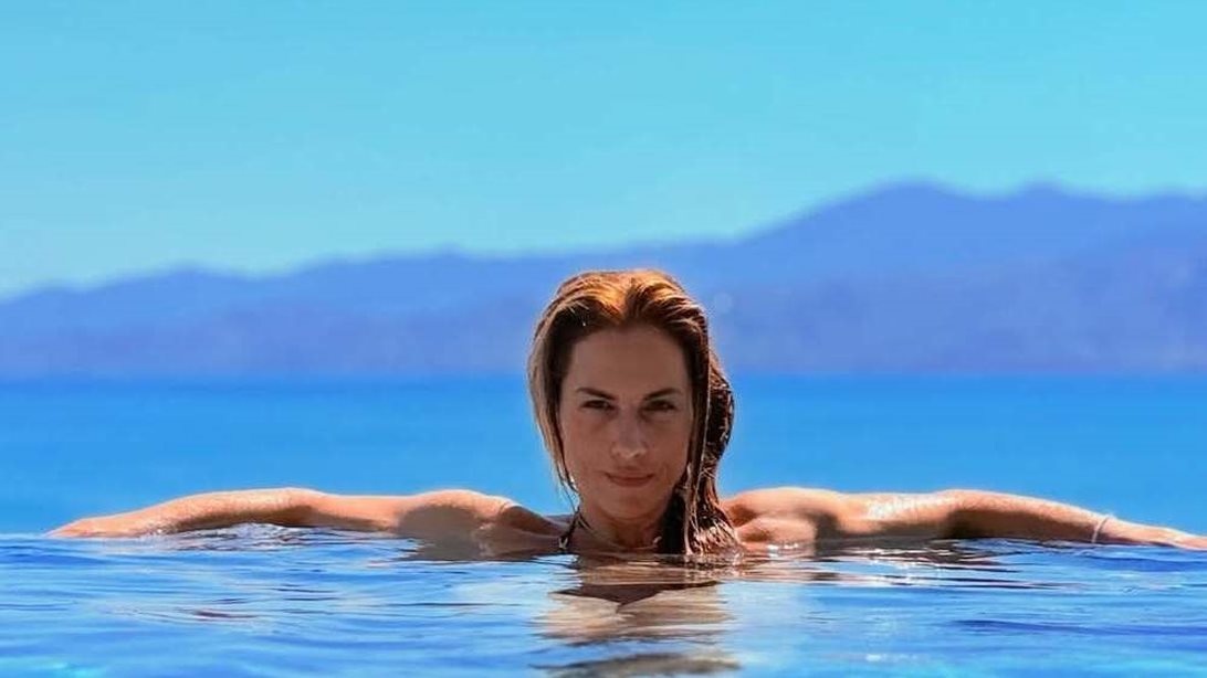 Η Ντορέττα Παπαδημητρίου με neon french nails | Η τάση που θα τολμήσουμε φέτος το καλοκαίρι