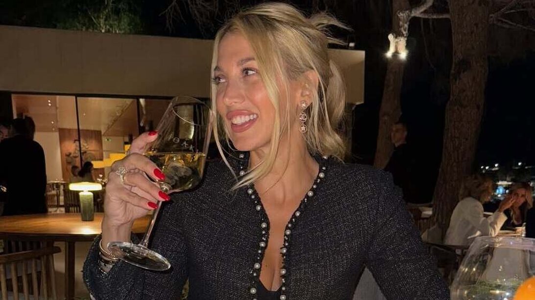 Η Κωνσταντίνα Σπυροπούλου μετέτρεψε το σαλόνι της σε χριστουγεννιάτικο χωριό