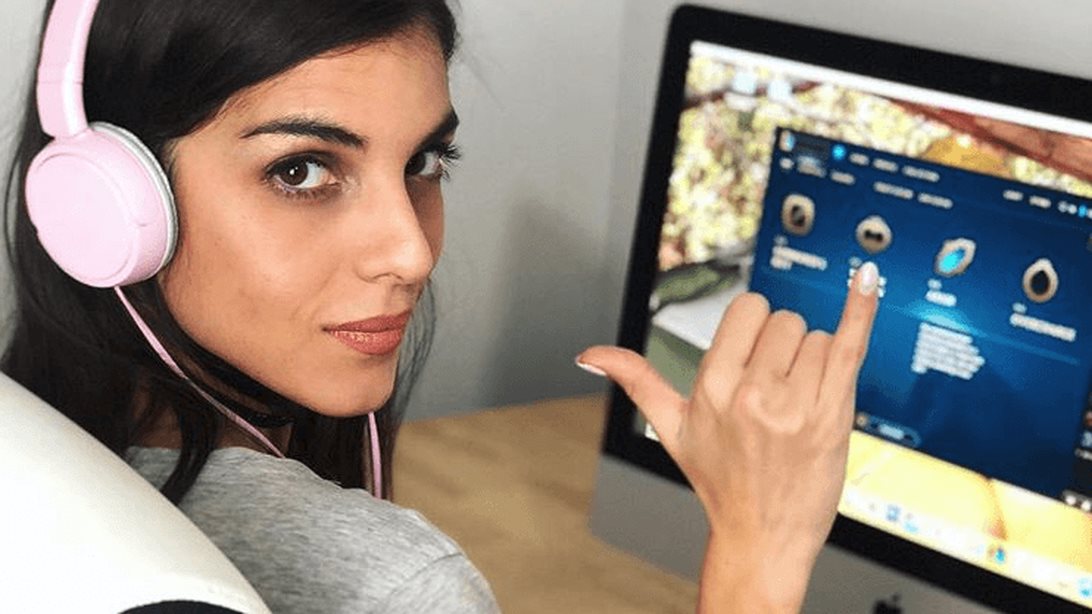 Άννα Μαρία Βέλλη 
: Όσα δεν ξέρεις για την συμπαρουσιάστρια του Πέτρου Κωστόπουλου που το όνομά της ακούστηκε έντονα αυτές τις ημέρες