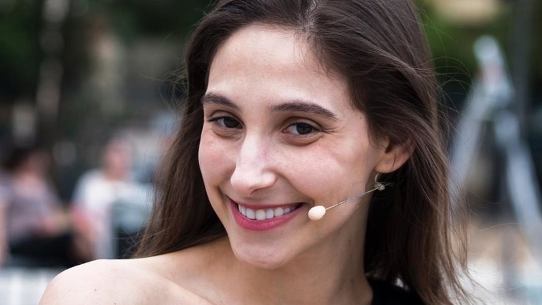 Παιχνίδια στην αμμουδιά για την Φωτεινή Αθερίδου και τον γιο της!