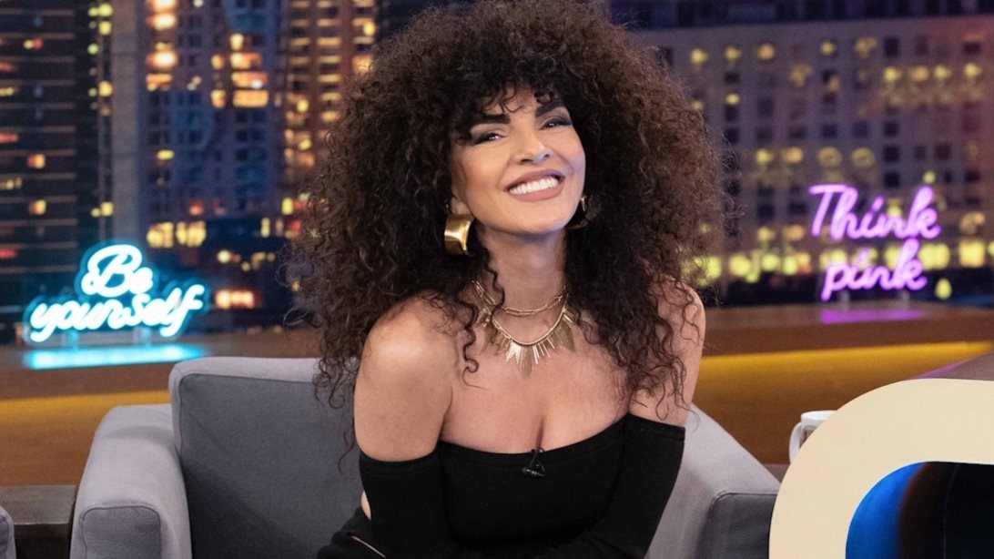 Η Μαρία Σολωμού με το πιο απρόσμενο (αλλά πολύ κομψό) χρώμα πεντικιούρ για καλοκαίρι