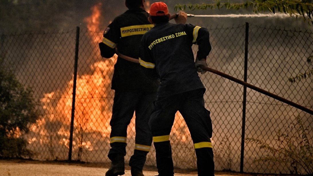 Φωτιά τώρα στη Σταμάτα: Μήνυμα 112 για εκκένωση Αμυγδαλέζας, Γαλήνης, Ροδόπολης - Νεκρός 45χρονος από ανακοπή
