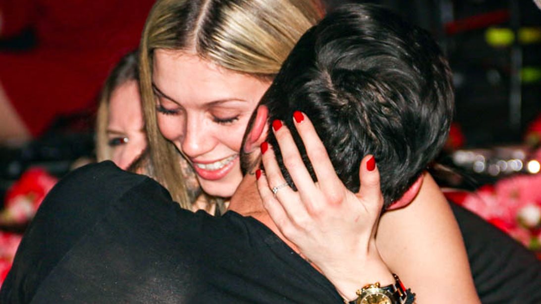 Μιχάλης Σηφάκης - Όλγα Στεφανίδη: Ασυγκράτητοι σε νυχτερινή έξοδο λίγο πριν τον γάμο: Φωτογραφίες