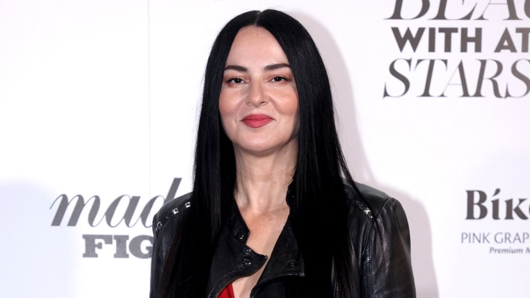 Ζενεβιέβ Μαζαρί | Το σαγηνευτικό, ανδρικό άρωμα που φορά τα τελευταία 14 χρόνια