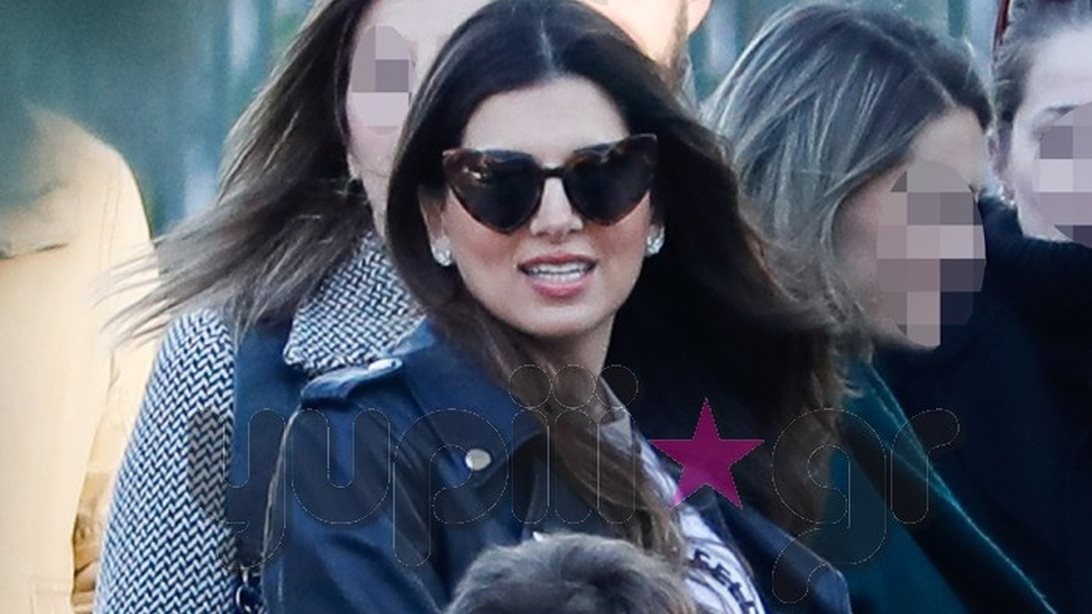 Σταματίνα Τσιμτσιλή : Οικογενειακές στιγμές στο κένρο της Αθήνας! Οι paparazzi φωτογραφίες