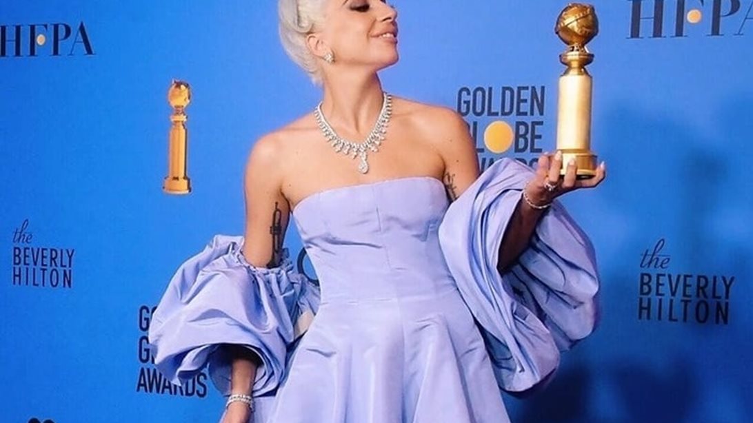 Lady Gaga: Η συγκινητική στιγμή μόλις παρέλαβε την Χρυσή Σφαίρα της
